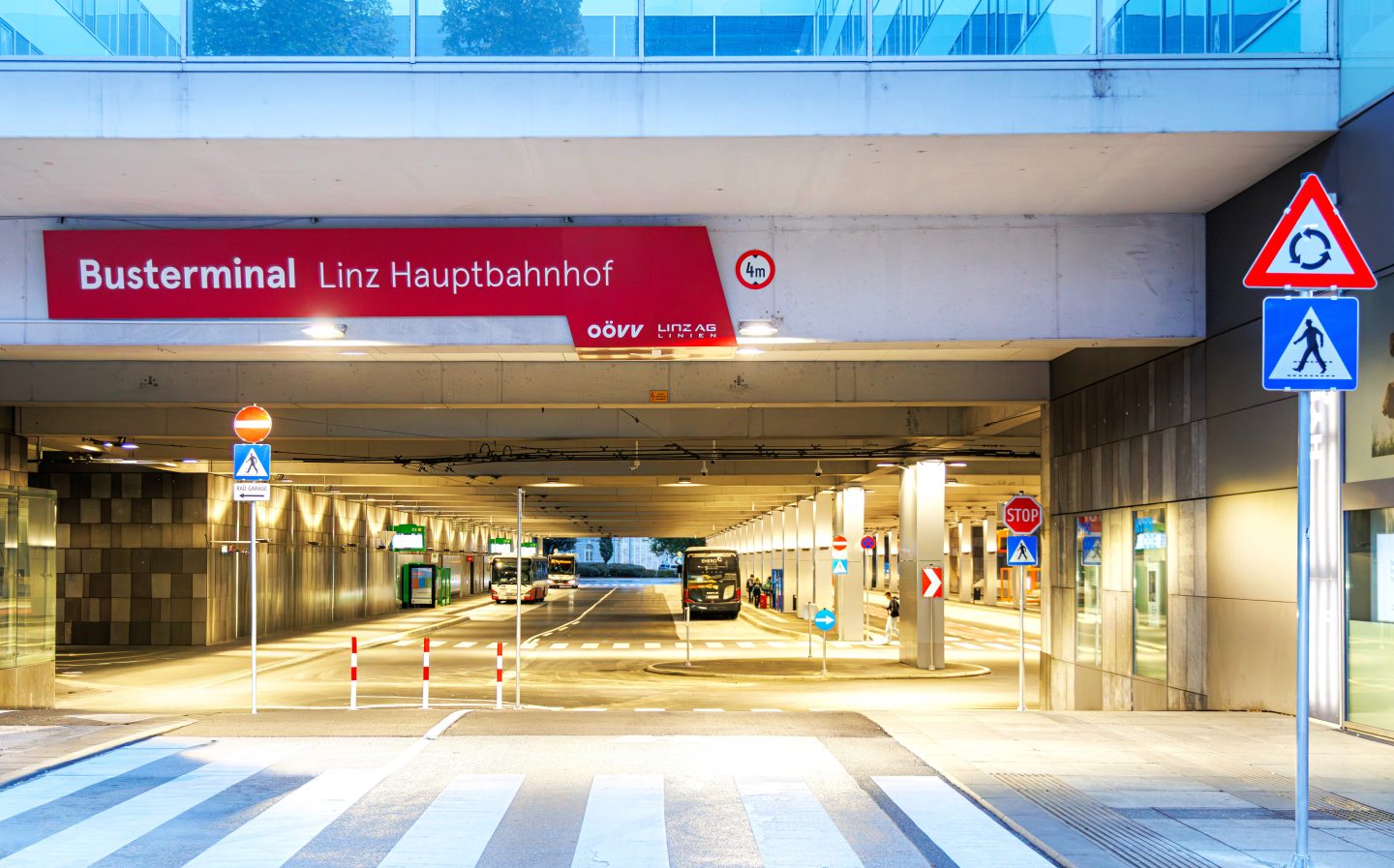Busterminal Linz Einfahrt Bahnhofvorplatz